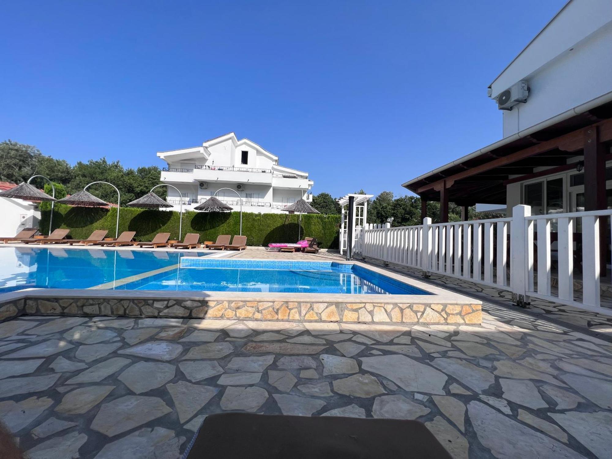 Residence Leora Ulcinj Ngoại thất bức ảnh